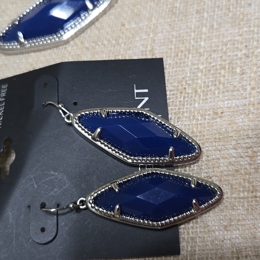 Matching Jewelry Set - Picture 3 of 9